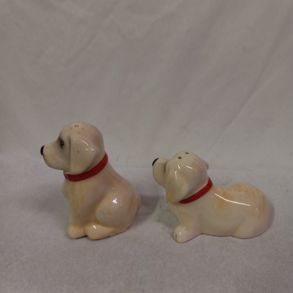 SALT & Pepper Shakers Puppy Animal Figurines Porcelain Ceramic Beige Red Collars - Picture 3 of 8